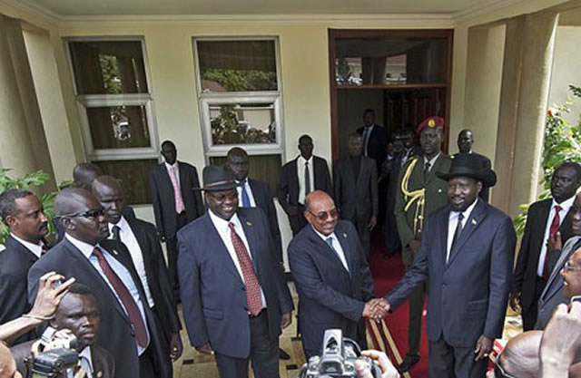 Sudanese President Omar Hassan Al-Bashir welcomes South Sudan’s President Salva Kiir Mayardit who led a high-level delegation to Sudan at the invitation of his Sudanese counterpart on September 3. – Daily Nation.