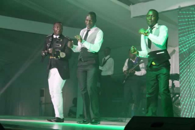 Suluman Chimbetu (left) on stage with his band