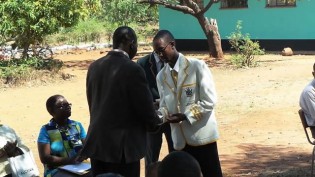 Honourable Junior Minister of Lands and Land Resettlement Takudzwanashe Edward Mudzuri interacts with the headmaster of Mukombami High School