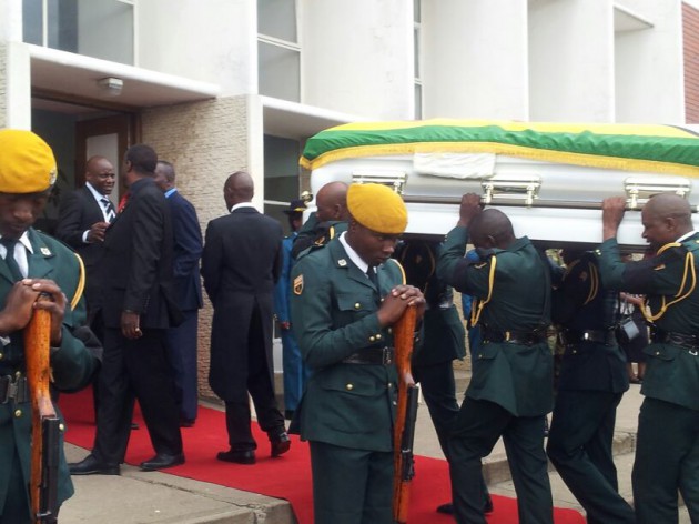 The body of Cde Gwanzura being carried into Stodart Hall (Pic by Elita Chikwati)