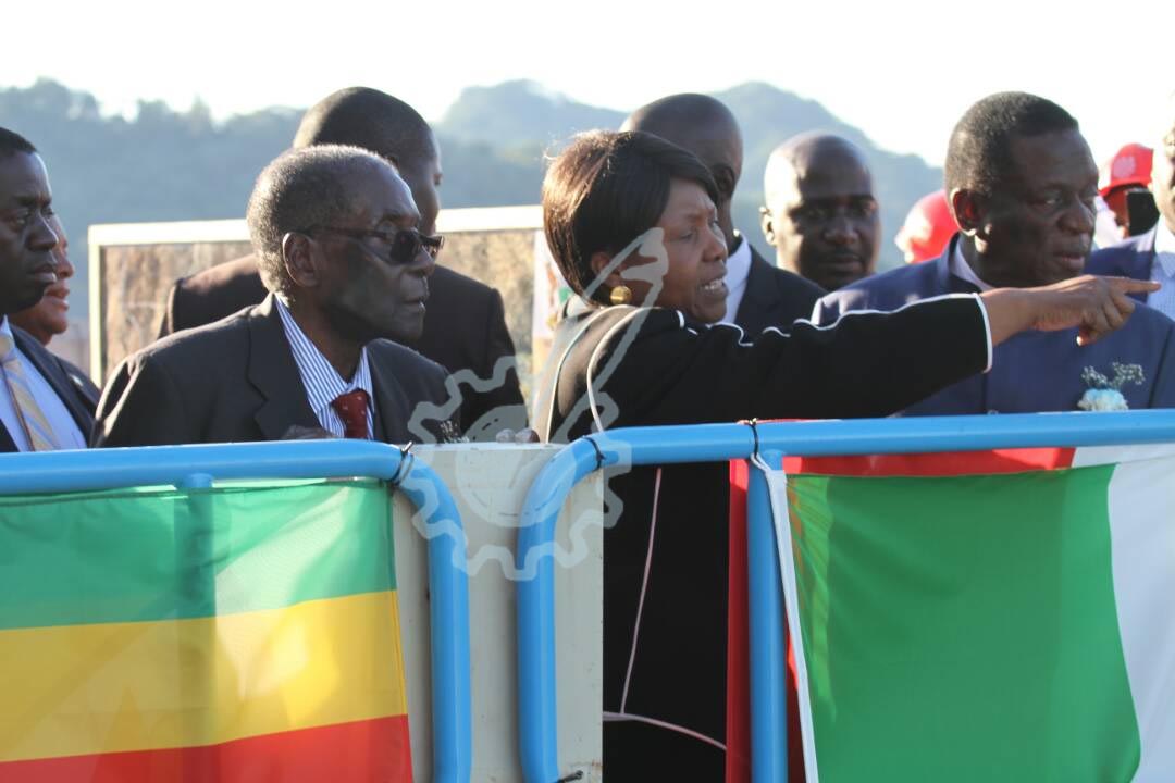 Minister Oppah Muchinguri-Kashiri (c) explains to President Mugabe and VP Mnangagwa how the water gates at Tokwe-Mukosi dam operate.