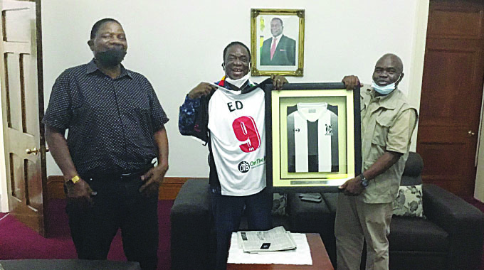 Bosso honour President with replica jersey