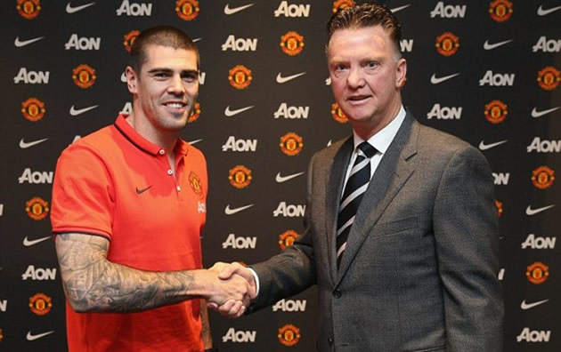 Valdes joins Man U
