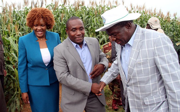 Vice President Emmerson Mnangagwa talking to Gabaro farm owner Mr Innocent Mahufe while his wife Olindah Mahufe look on during a tour of Command Agriculture participants in Hurungwe yesterday. Picture by John Manzongo