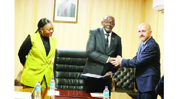 VP Mohadi meets Universal Postal Union top official