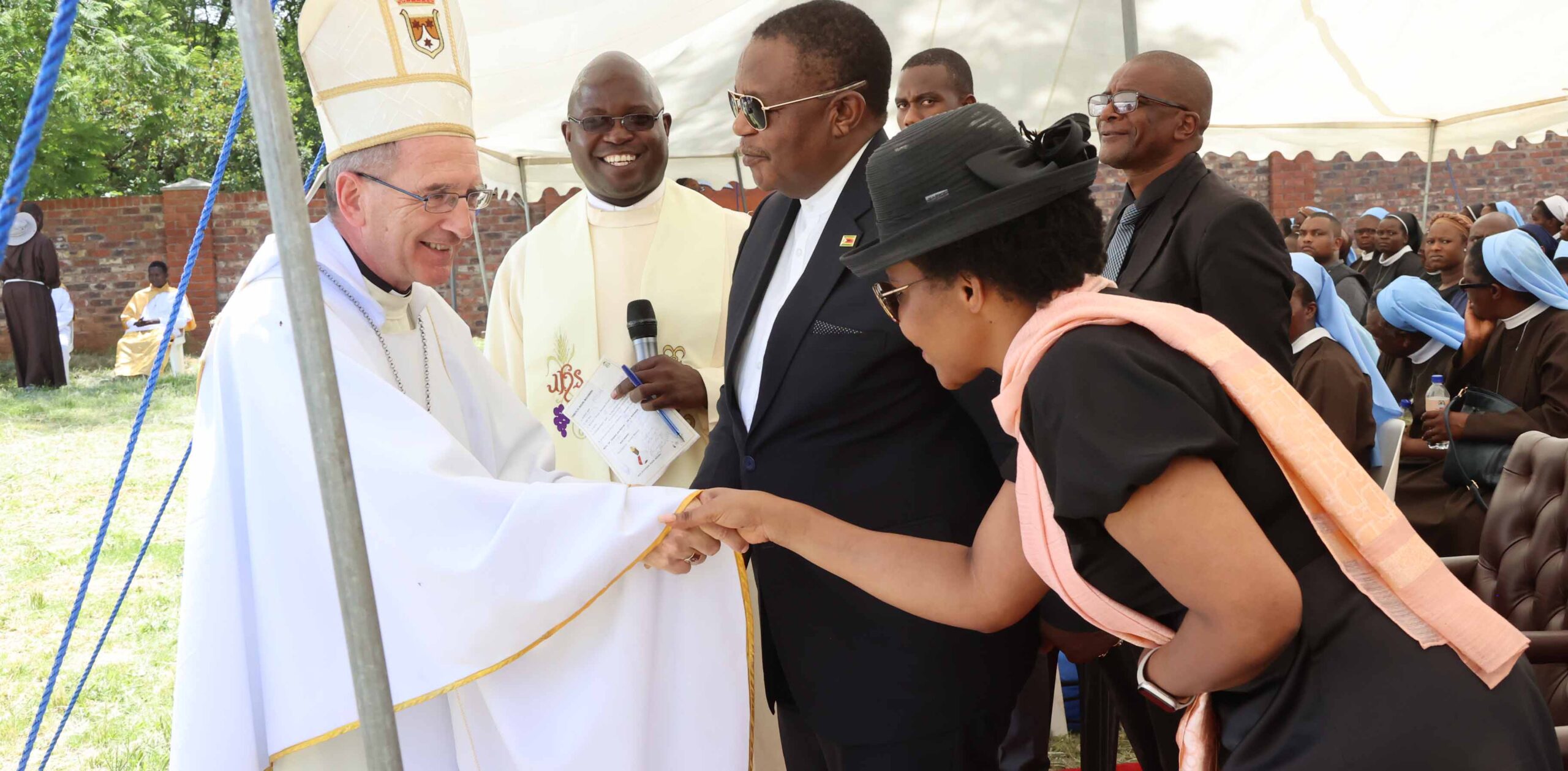 Huge send-off for Catholic Bishop Muchabaiwa