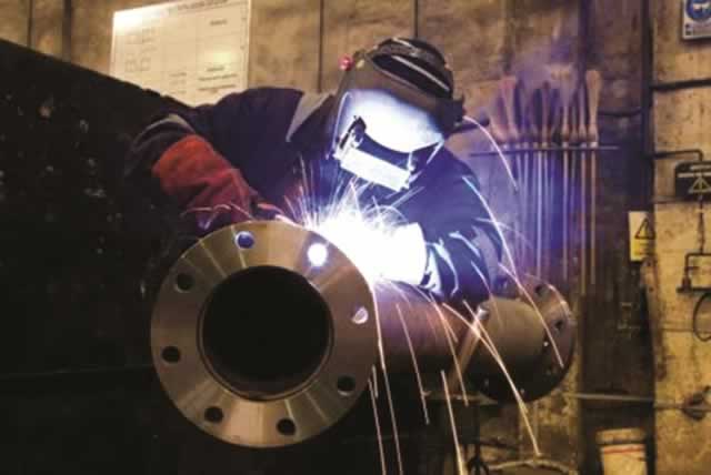 Many employers think that overalls or worksuits constitute all the required protective clothing
