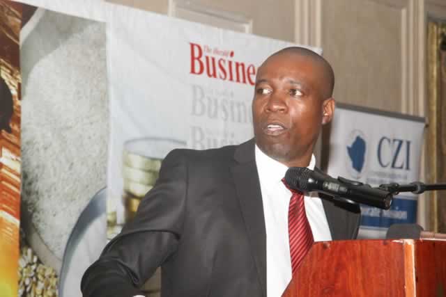 Intellego Investment Consultants partner Welcome Mavingire gives a presentation on the economic outlook for the country in 2016 at The Herald Business/CZI symposium in Harare on Thursday. — (Picture by Kudakwashe Hunda)