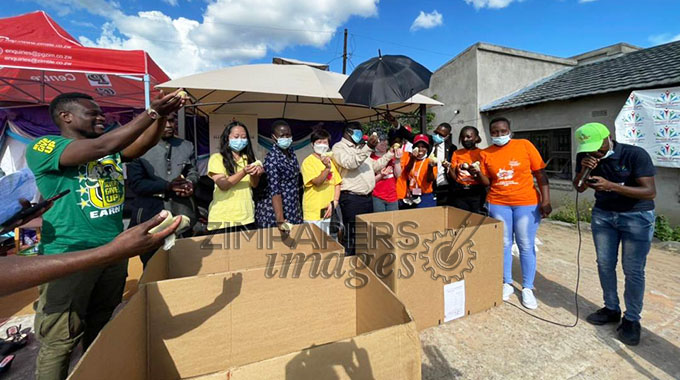 Chitungwiza youths receive chicks for poultry projects