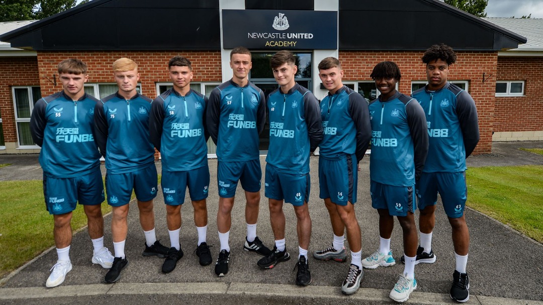 Ndiweni signs first professional contract at Newcastle Utd