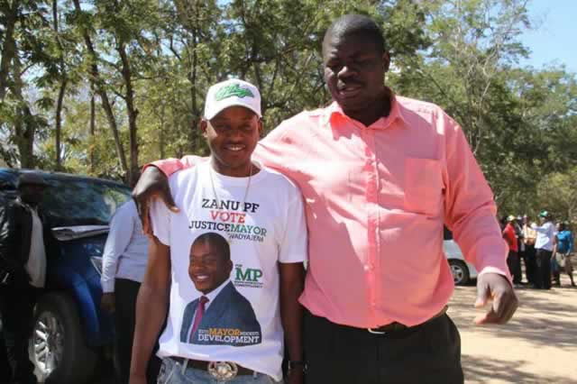 Zanu PF candidate for Gokwe Nembudziya House of Assembly (Left) with MDC-T's Kizito Mbiriza