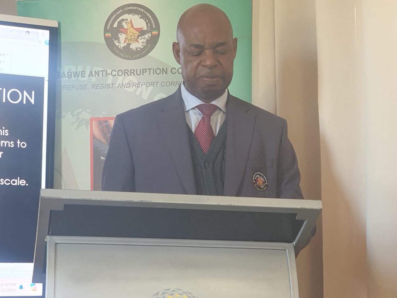 Journalists sign integrity pledges
