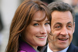 Sarkozy’s wife to return to singing