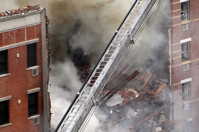 Two buildings collapse, at least 2 dead after Manhattan explosion