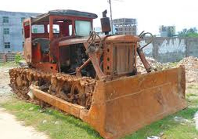 Human wall blocks Chitungwiza demolitions