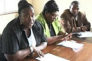 Civil servants suspend strike