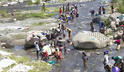 Congolese flee to Uganda