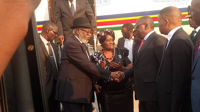 Leaders jet in for funeral service