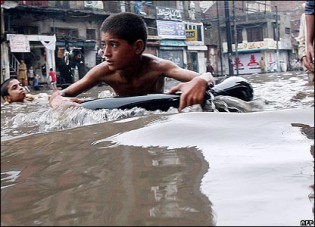Boy tries to stay afloat during flood- (image courtesy of peterdaou.com
