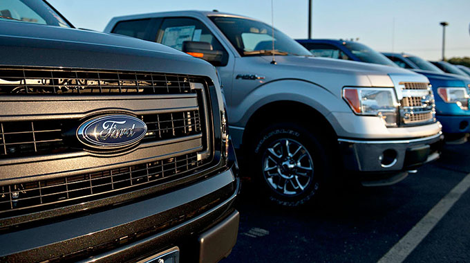 Ford to cut jobs in turnaround plan