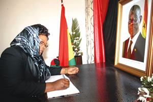 Mujuru mourns Atta Mills
