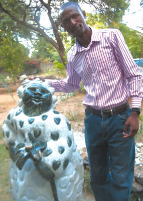 Sculptor honours Vice President Mujuru