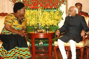 VP Mujuru meets Indian Prime Minister