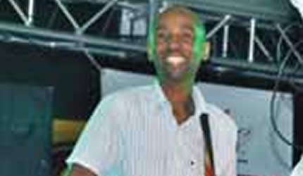 To pay church singers or not. . . debate rages
