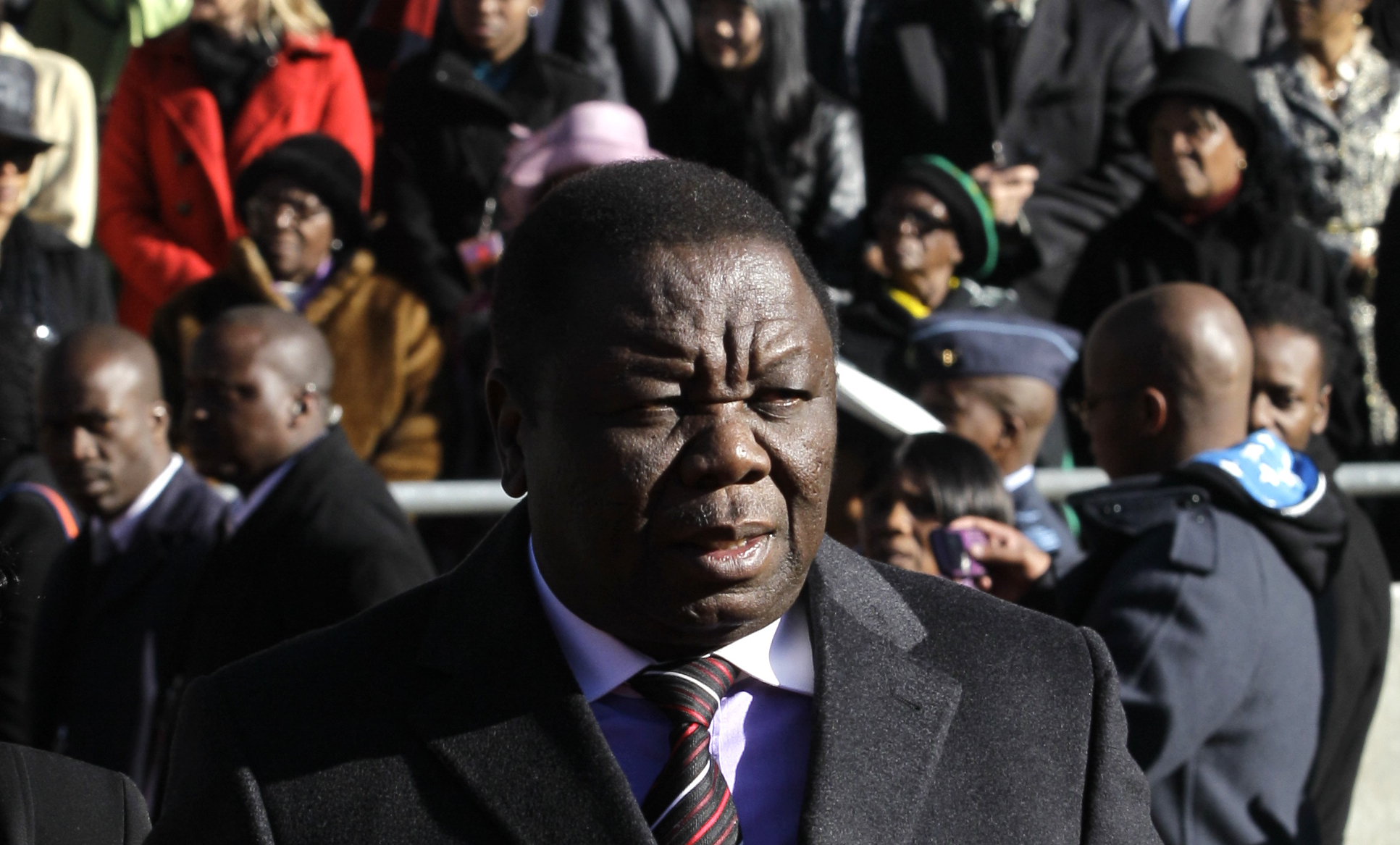 Tsvangirai indicates left, turns right on land