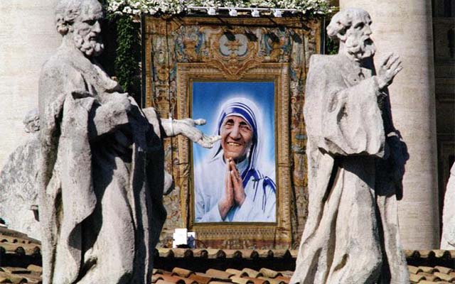 Around 300 000 people crowded St Peter’s Square when Pope John Paul II led a beatification of Mother Teresa in 2003, just 18 months after her death. - (National Geographic)