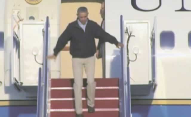 Obama nearly falls down steps of  Air Force One