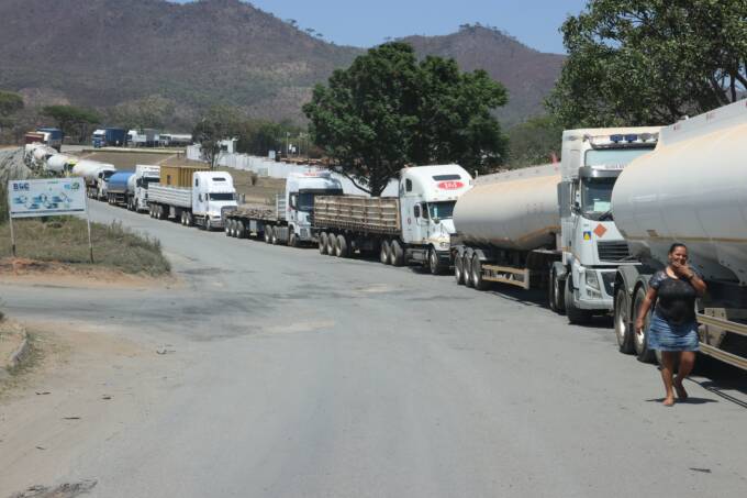 Motorists in Mutare endured long hours of gruelling traffic jams as queues of haulage trucks stretched for more than 20km from Forbes Border Post to Vumba Road and Sakubva due to delays in clearing traffic at the border
