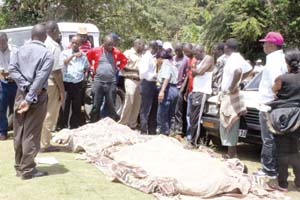 Illegal vendors’ wares strewn on the street following a morning raid by municipal police.
