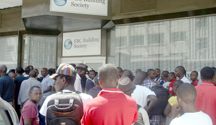 Civil servants receive bonus