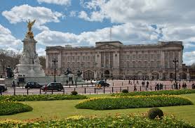 Man arrested trying to enter Buckingham Palace