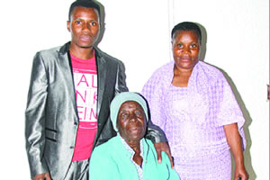 Pomp, fanfare in Mbizo
