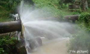 Burst pipes dry up city suburbs
