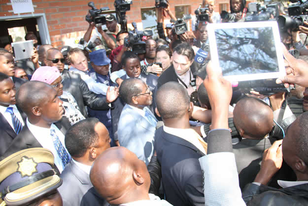 Media swarm on Zimbabwe