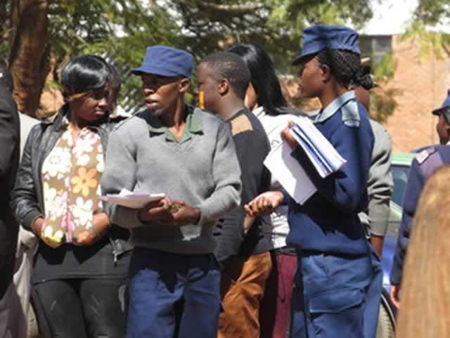 Robbery suspect vanishes at court