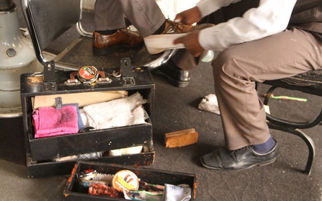 Shoe-shiners 
