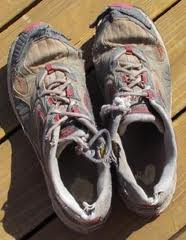 UShoes utshone phambi kwabangani