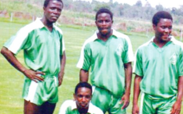 YESTERYEAR STARS . . . Stanford ‘’Stix’’ Mtizwa (left, standing), the late Johnson “Enzo’’ Mbaradza (centre), the late Stanley “Sinyo” Ndunduma and Max Chisakuwana (kneeling) during a coaching clinic conducted by Roy Bareto at Eagles Training Centre in Harare in 1995