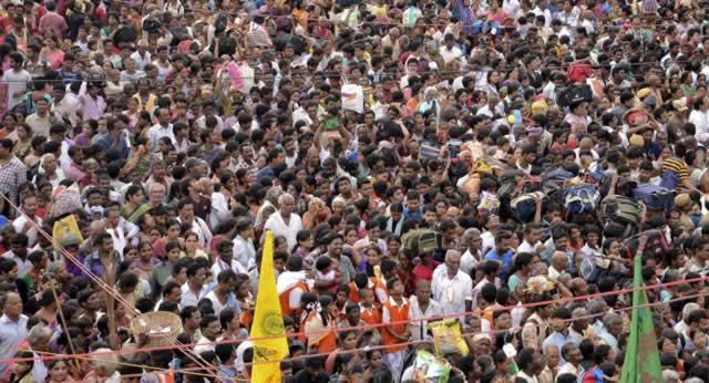 11 killed in temple stampede