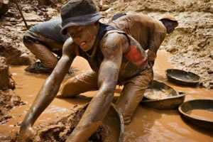 MDC-T supporters, gold panners clash