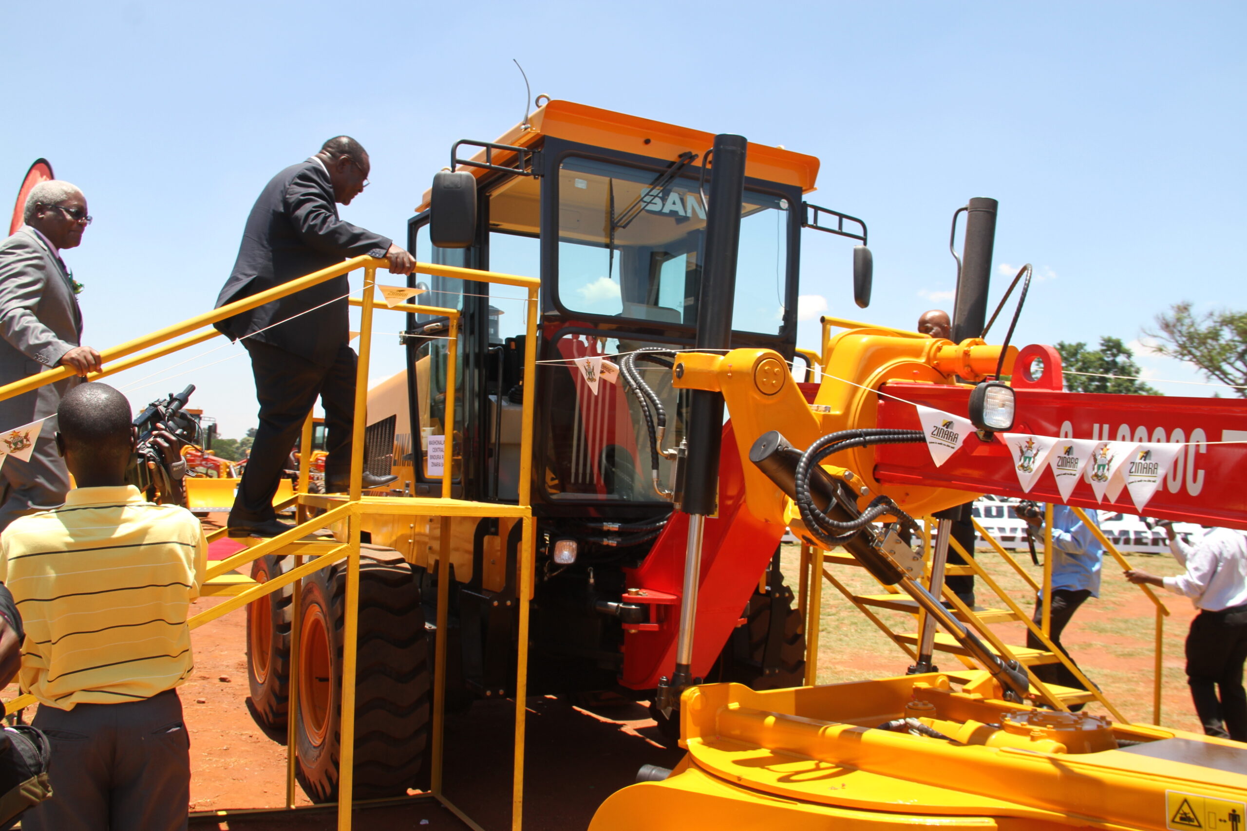 Gvt commissions road equipment