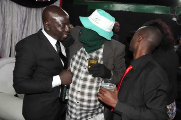 Davies Mugadza (left) chats with Dr Zobha