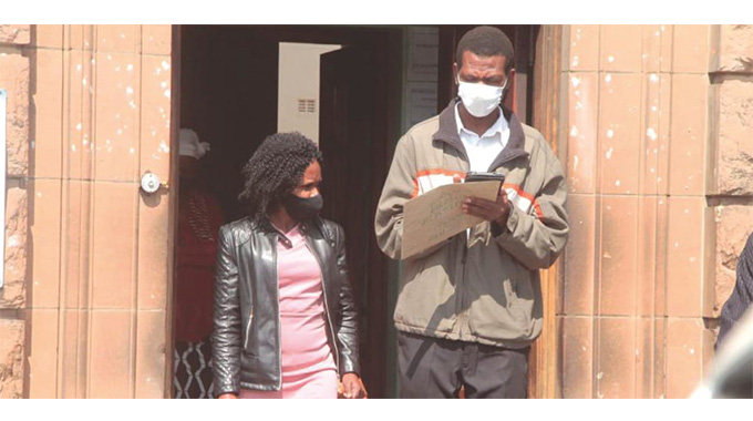 Woman flees hubby okapi threat