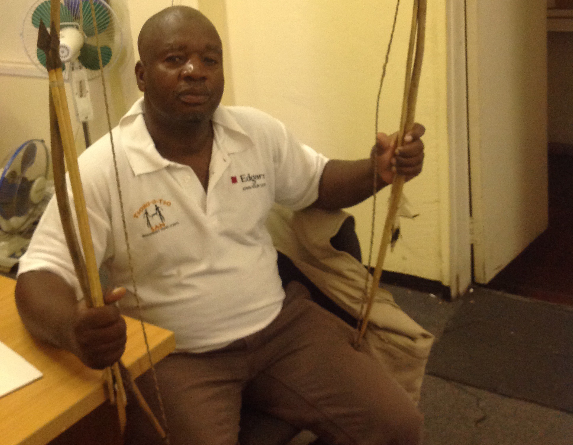 AbaThwa bafundisa izakhamizi zeTsholotsho ngemvelaphi yabo