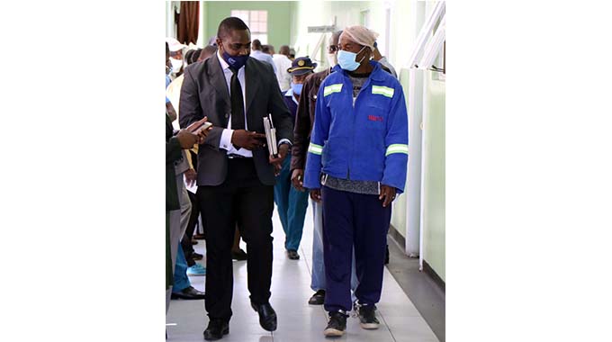 Liyaqhubeka icala lesotsha lokuzama ukutshontsha lihlomile