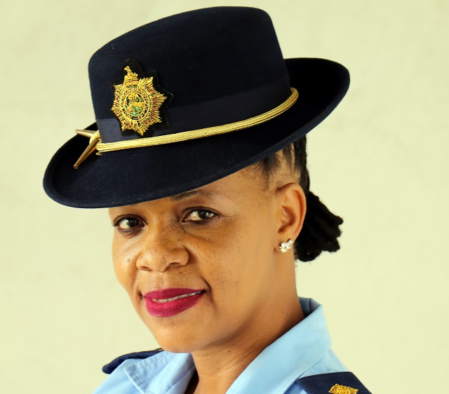 Manhunt on for car breaking ‘thief’